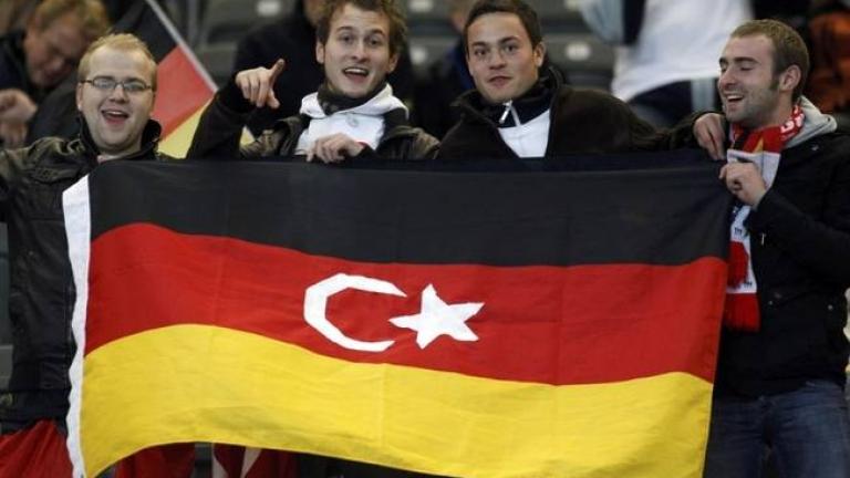 Σοκαρισμένοι οι Γερμανοί πολιτικοί από το “Ναι” των Γερμανότουρκων που ψήφισαν Ερντογάν