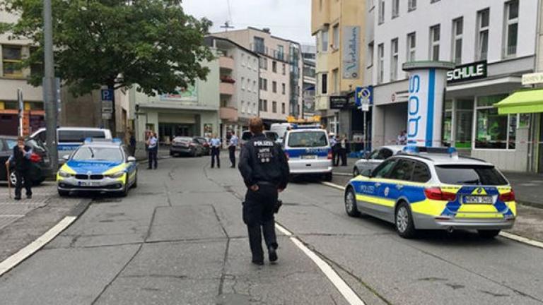 Πληροφορίες για έναν νεκρό και έναν τραυματία από επίθεση αγνώστου με μαχαίρι στο Βούπερταλ της Βόρειας Ρηνανίας Βεστφαλίας στη Γερμανία