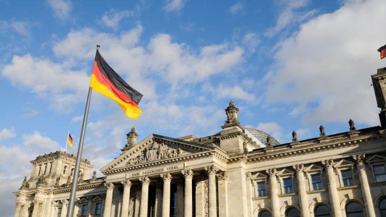 Η γερμανική κυβέρνηση σχεδιάζει να καλέσει τους πολίτες της χώρας να συγκεντρώσουν αποθέματα τροφίμων και νερού