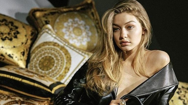 Gigi Hadid: Γυμνή για χάρη του οίκου Versace