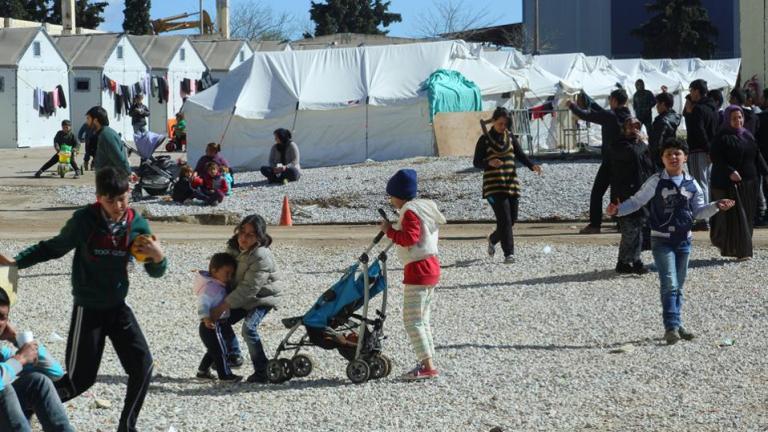 Πρόσθετη οικονομική βοήθεια της Κομισιόν στην Ελλάδα για πρόσφυγες και μετανάστες 