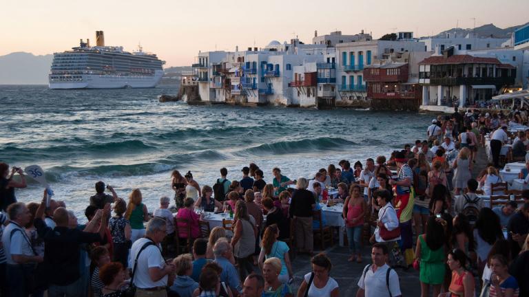 Κατακλύζουν την Ελλάδα 27 εκατομμύρια τουρίστες το φετινό καλοκαίρι