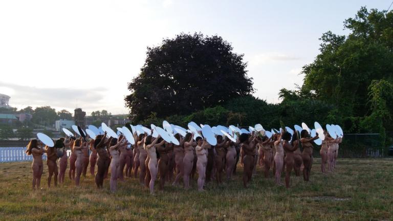 "Είναι ένας χαμένος..." Πάνω από 100 γυναίκες φωτογραφίζονται γυμνές κατά του Τραμπ (ΦΩΤΟ & ΒΙΝΤΕΟ)