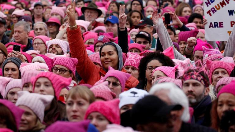 Οι γυναίκες ηγήθηκαν των άνευ προηγουμένου διαδηλώσεων κατά του Τραμπ
