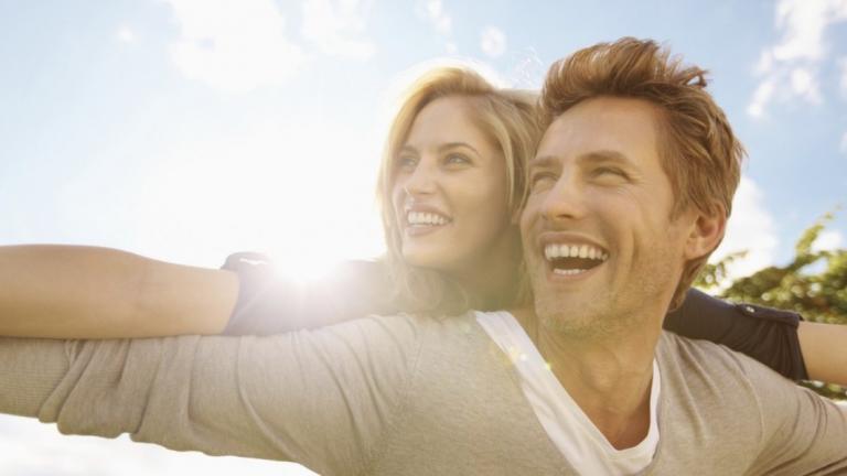 Τι φέρνει την ευτυχία; Η αγάπη ή η αύξηση μισθού;