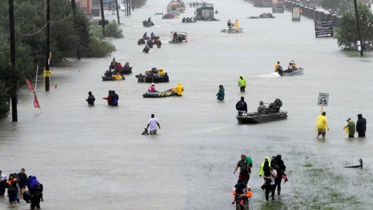 Το Μεξικό βοηθάει τις ΗΠΑ και τα θύματα του τυφώνα Χάρβει