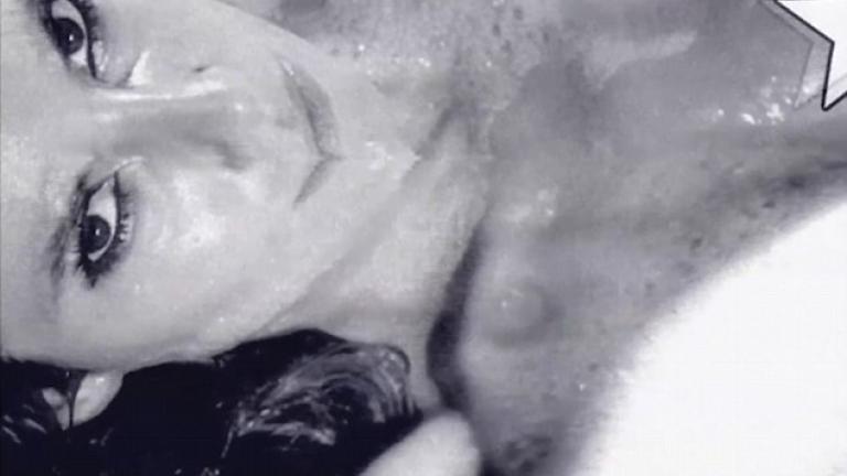 Heidi Klum: Παίζει με τα νερά ολόγυμνη στην μπανιέρα