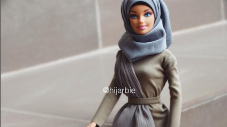Barbie με μαντήλα