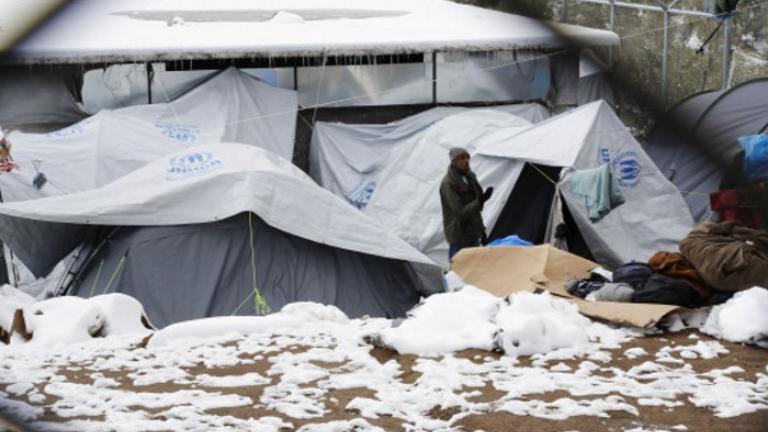 Κάλεσμα της Διεθνής Αμνηστίας στην Αθήνα να μεταφέρει σε άλλες ευρωπαϊκές χώρες, πρόσφυγες που ξεπαγιάζουν
