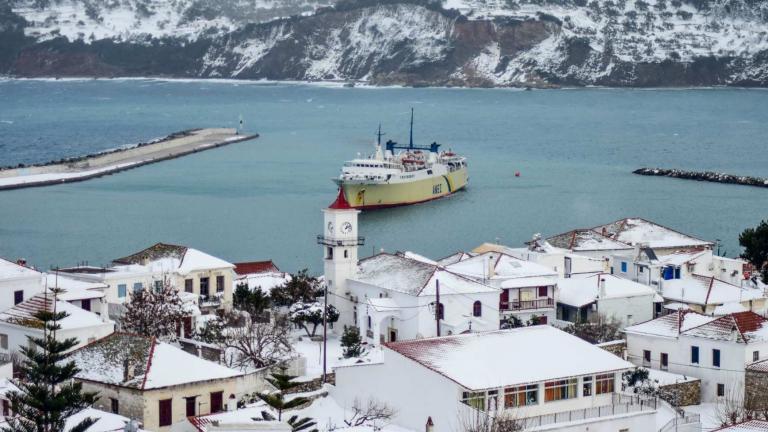 Στο έλεος του χιονιά η Αλόννησος - Χωρίς ρεύμα το νησί 