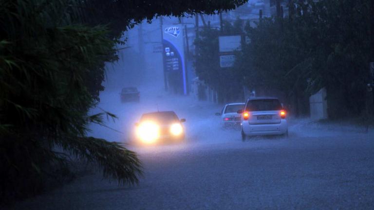 Καιρός - Ηλεία: Υπερχείλισε ο ποταμός - Πνίγηκαν στη λάσπη