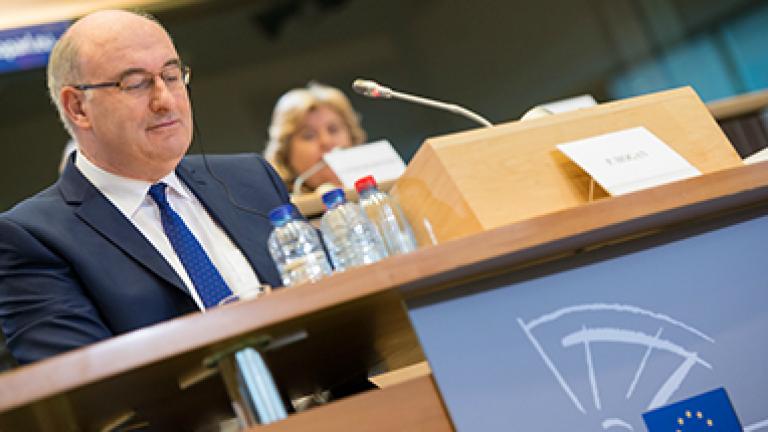 Επίτροπος Γεωργίας: "Την περίοδο 2014-2020, οι Έλληνες αγρότες θα λάβουν 15 δισ. ευρώ σε άμεσες ενισχύσεις"