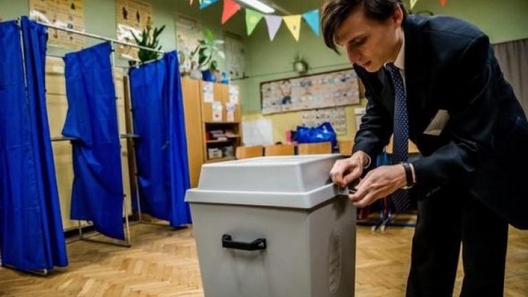 Ουγγαρία: Το Κόμμα του Σκύλου με τις Δυο Ουρές στοχεύει να μπει στο κοινοβούλιο