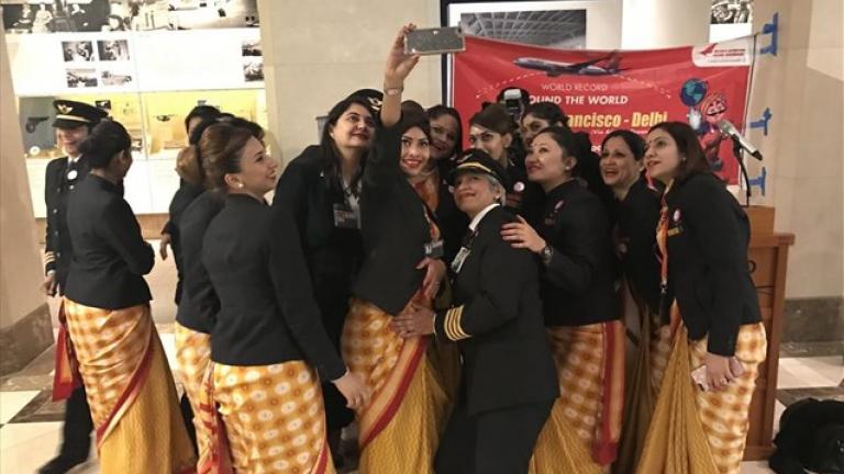 Η πρώτη πτήση αποκλειστικά με γυναικείο πλήρωμα!