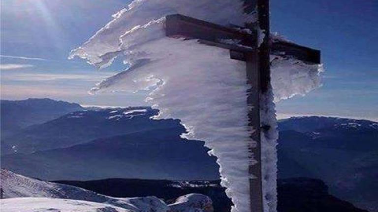 Χιόνια στην Κρήτη-Η συγκλονιστική φωτογραφία του σταυρού στον Ψηλορείτη