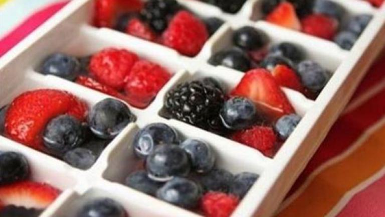 Πώς να φτιάξετε δροσιστικά παγάκια με φρούτα!