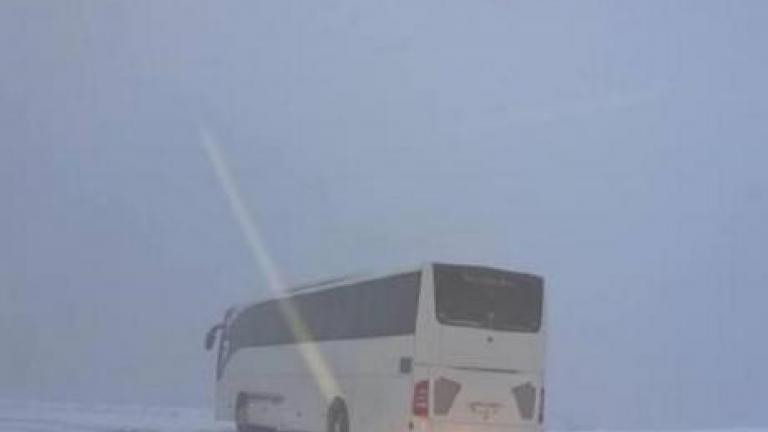 'Εληξε η περιπέτεια μαθητών που επέβαιναν σε λεωφορείο το οποίο ακινητοποιήθηκε για λίγο στα Καλάβρυτα από το χιόνι