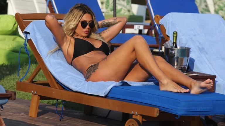 Η απίστευτα σέξι Αγγελική Ηλιάδη μοιράζει εγκεφαλικά (ΦΩΤΟ)