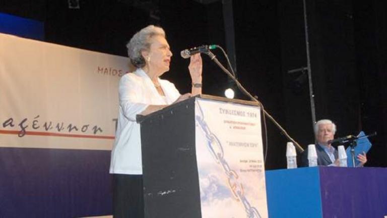 Ο Κώστας Καραμανλής αποχαιρετά το ιστορικό στέλεχος της ΝΔ Βάσια Ηλιοπούλου 