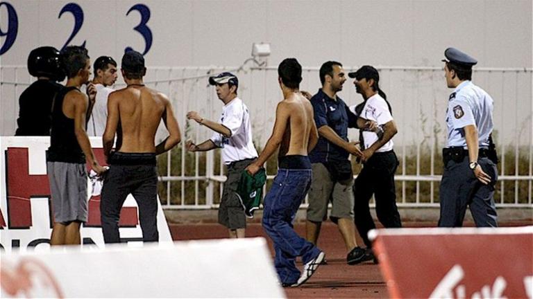 Εισβολή οπαδών του Ολυμπιακού στο Περιστέρι