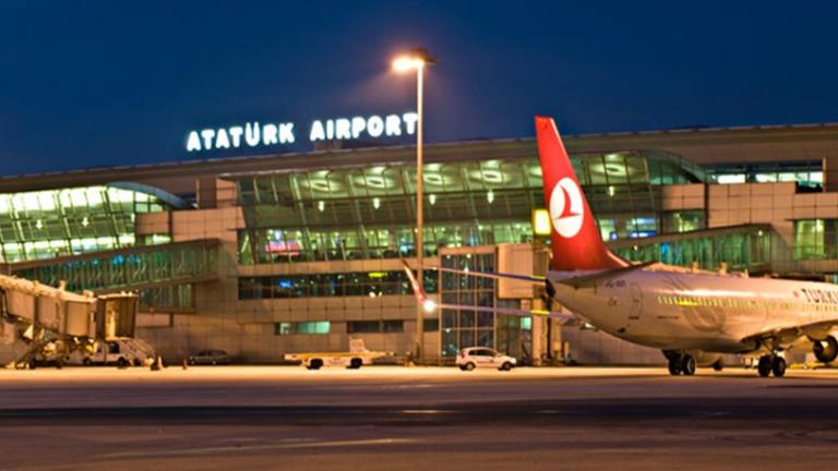 Μπλόκο και στα αεροδρόμια της Τουρκίας μετά την απαγόρευση Τραμπ