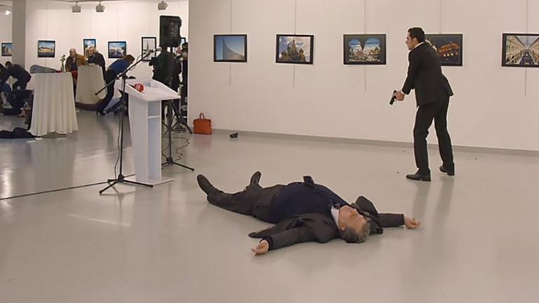 Απαγορεύτηκε στην Τουρκία η μετάδοση πληροφοριών για τη δολοφονία του Ρώσου Πρέσβη