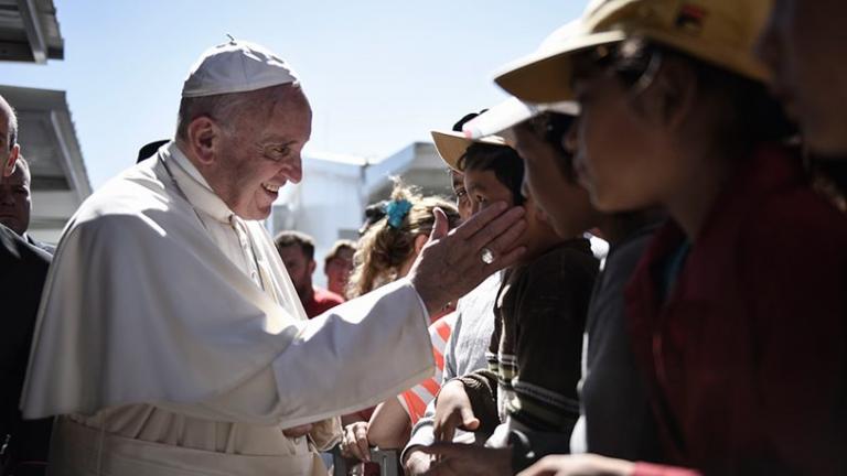 Δείτε καρέ καρέ την επίσκεψη Πάπα στη Λέσβο 