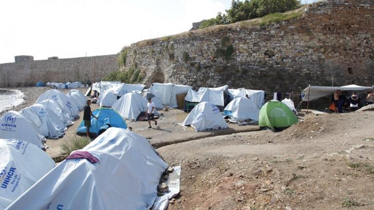 Διαμαρτυρία Σύρων προσφύγων στη Σάμο-Συλλήψεις στη Σούδα Χίου για οπλοκατοχή μαχαιριών