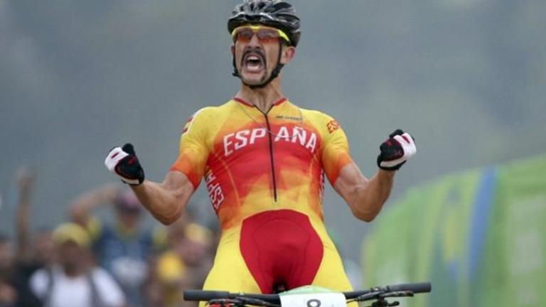 Ο...πρωτότυπος τρόπος πανηγυρισμού του Ισπανού ποδηλάτη 