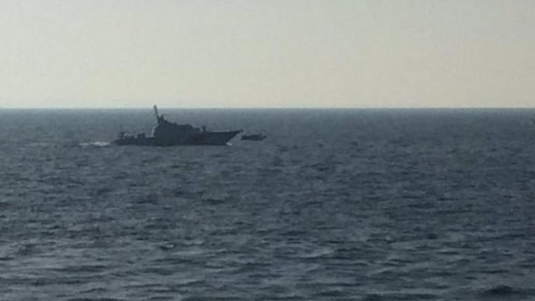 Τουρκικό πολεμικό σκάφος επιτίθεται σε βάρκα με πρόσφυγες