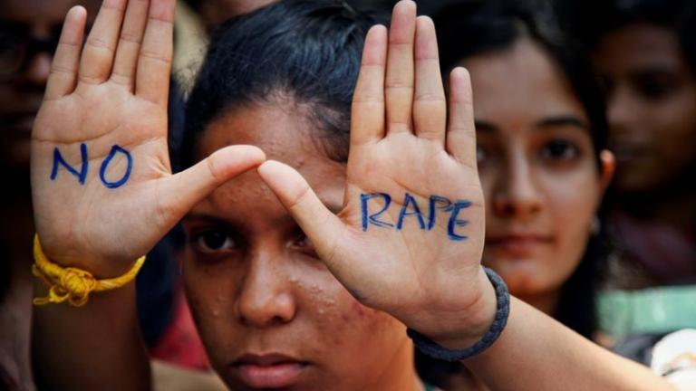 Νεαρή έκοψε με μαχαίρι το πέος του επίδοξου βιαστή της