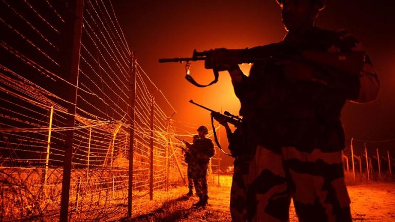 Σφοδρά πυρά ανάμεσα σε Ινδούς και Πακιστανούς στο Κασμίρ