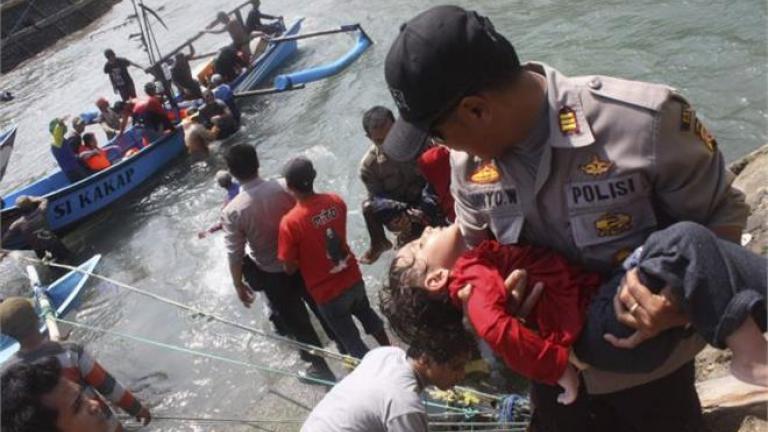 Ινδονησία: Τουλάχιστον 36 είναι οι νεκροί από τη βύθιση ταχύπλοου σκάφους που μετέφερε παράνομους μετανάστες