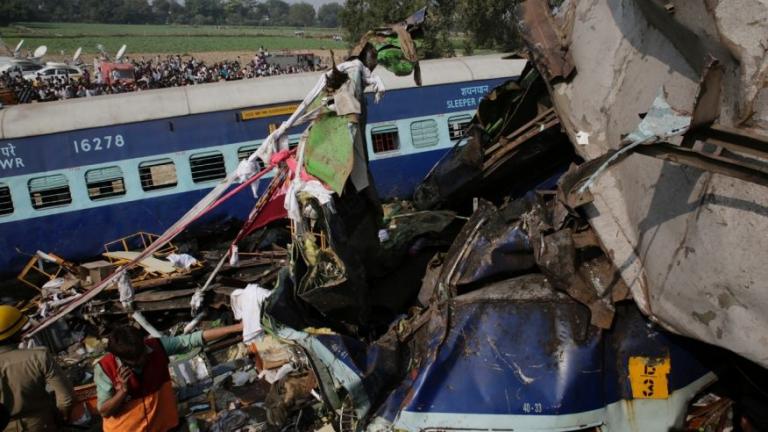 Ινδία: Τουλάχιστον 133 είναι οι νεκροί από το σιδηροδρομικό δυστύχημα