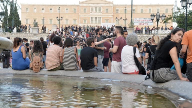 Συγκέντρωση συμπαράστασης προς την κρατούμενη Ηριάννα Β. Λ πραγματοποιήθηκε στην πλατεία Συντάγματος (ΦΩΤΟ)