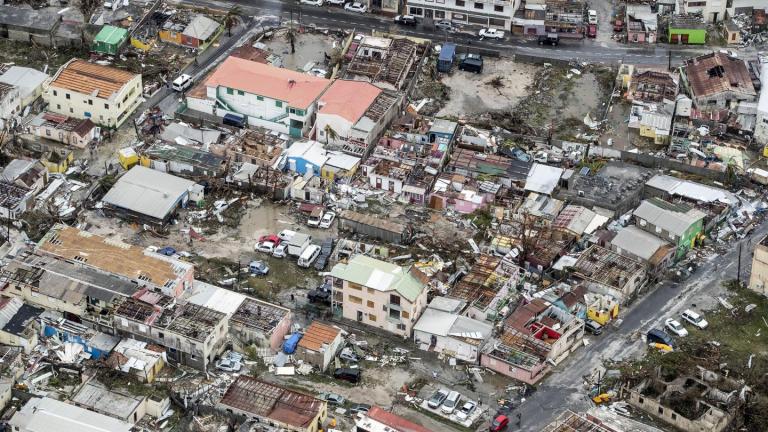 Σαρώνει τα πάντα στο πέρασμά του ο κυκλώνας Ίρμα - Δώδεκα νεκροί, τρία νησιά ολοσχερώς κατεστραμμένα - 1,2 εκατ. οι πληγέντες