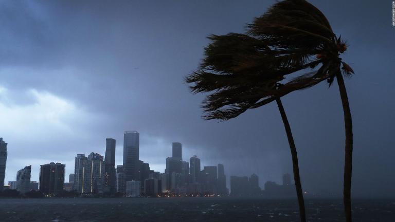 Τυφώνας Ίρμα: Τρομακτική προειδοποίηση: «Φύγετε τώρα! Δεν θα επιβιώσετε!» - Το ακραίο φαινόμενο που «θα καταστρέψει τις ΗΠΑ» - Δείτε LIVE (ΦΩΤΟ+ΒΙΝΤΕΟ)