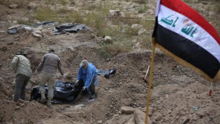 Φρίκη! Βρέθηκε ομαδικός τάφος εκατοντάδων εκτελεσμένων από τον ISIS, Κούρδων Γεζίντι, κοντά στη Μοσούλη