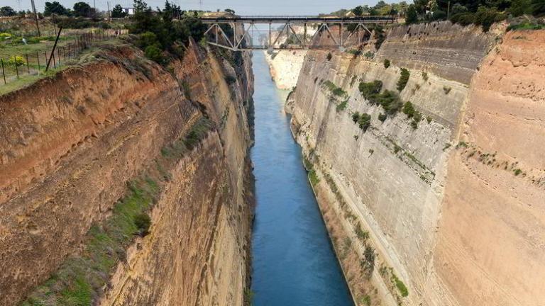 ΣΟΚ: 19χρονος έπεσε στον Ισθμό της Κορίνθου μετά από ερωτική απογοήτευση  