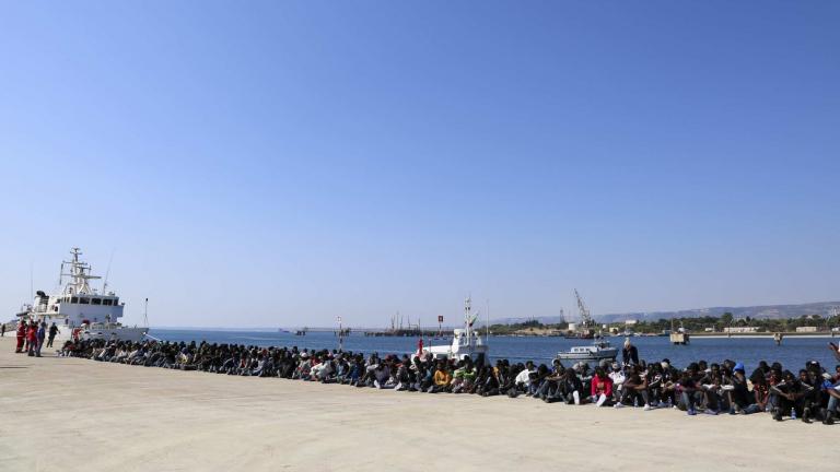 Διάσωση εκατοντάδων μεταναστών στη Σικελία