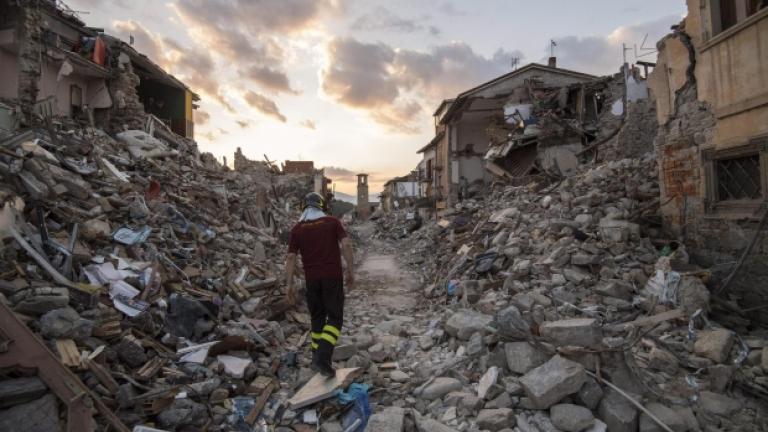 Ένας νεκρός και τουλάχιστον 10 τραυματίες από τους σεισμούς στην Ιταλία! (Video, φωτό)