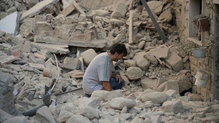 Ιταλία-σεισμός: Ακούγονται φωνές παιδιών κάτω από τα ερείπια