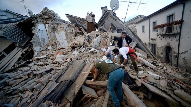 Σεισμός στην Ιταλία: Εικόνες βιβλικής καταστροφής