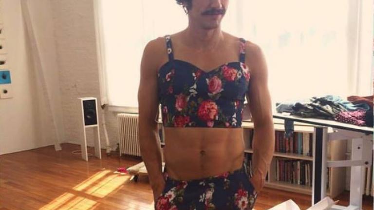 Ο James Franco υποδέχεται το καλοκαίρι με floral σύνολο! (ΦΩΤΟ)