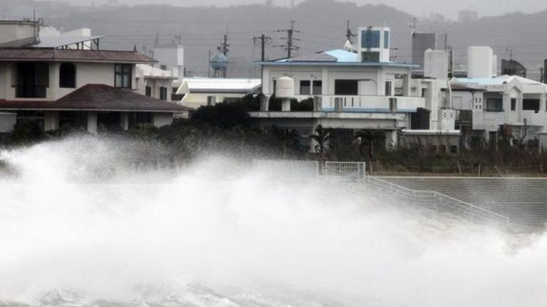 Έντεκα νεκροί και 1.600 αποκλεισμένοι λόγω τυφώνα στην Ιαπωνία
