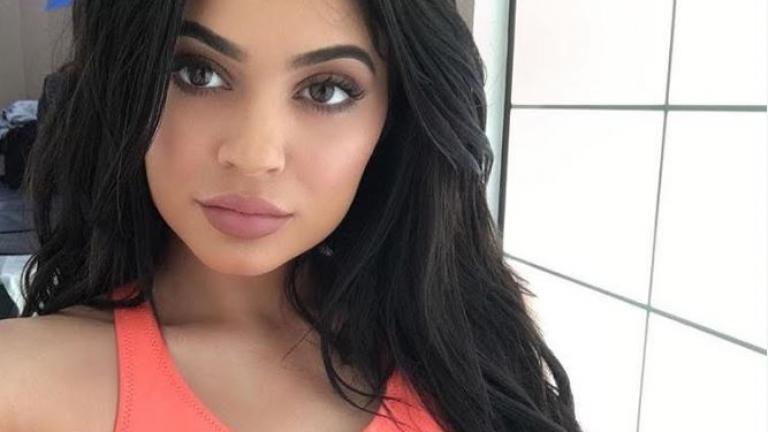 Αναστατώνει και πάλι τους θαυμαστές της η Kylie Jenner