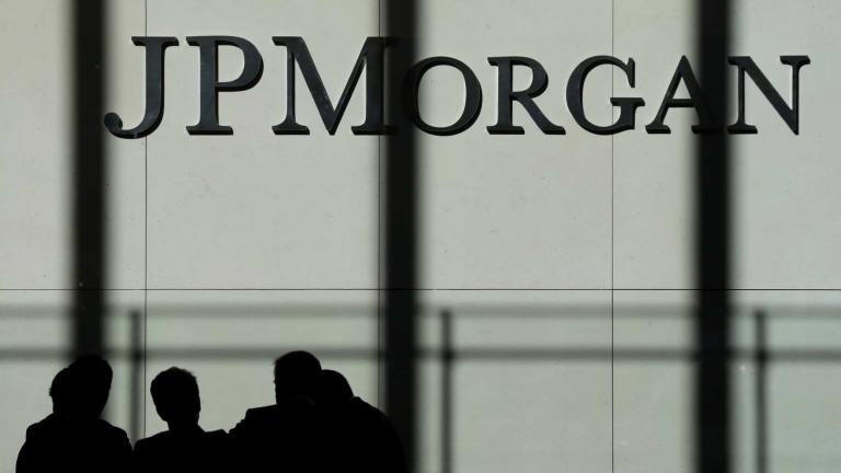 Σήμα κινδύνου από την JP Morgan για την Ελλάδα: Το ρίσκο της χώρας και των τραπεζών έχει αυξηθεί