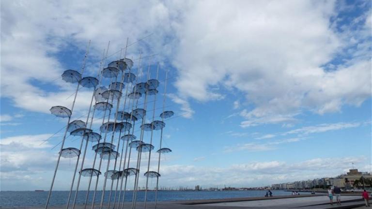 ΚΑΙΡΟΣ 5/7/2017:  Αίθριος καιρός με το θερμόμετρο στους 33 βαθμούς