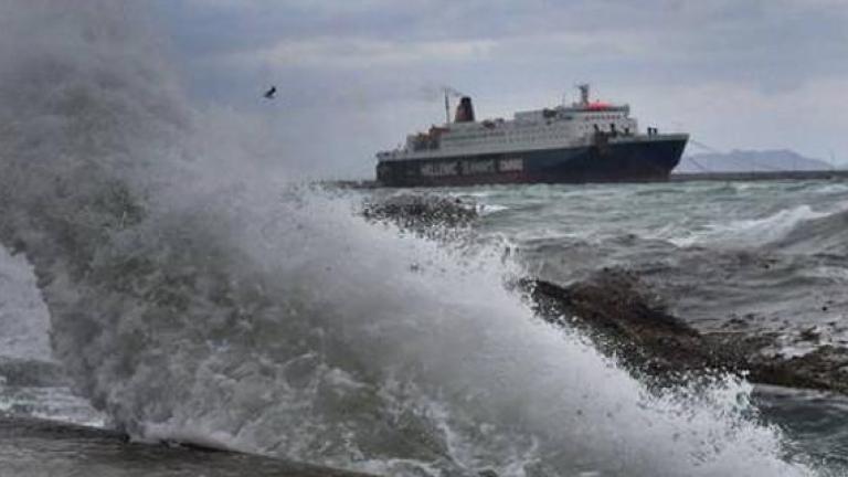 Οι επιβάτες που πρόκειται να ταξιδέψουν καλό είναι πριν την αναχώρησή τους να επικοινωνούν με τα κατά τόπους λιμεναρχεία 