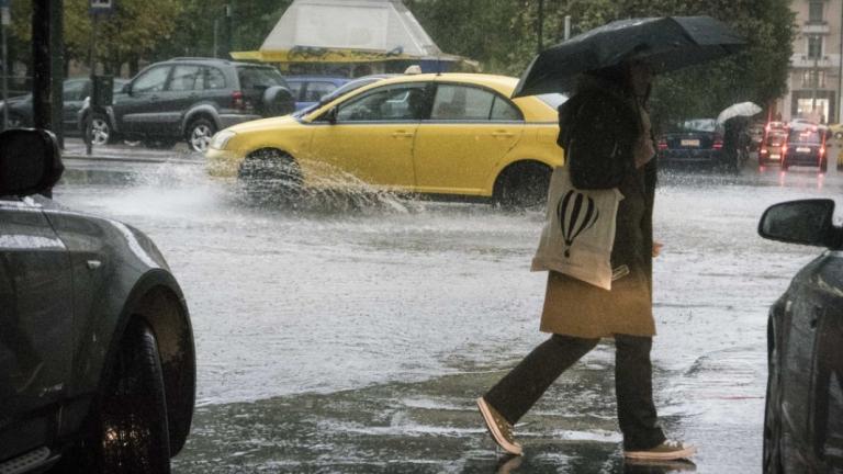 Βρέχει ασταμάτητα από το ξημέρωμα στην Αττική- Δείτε σε χάρτες πώς θα επηρεαστείτε στην περιοχή σας από την κακοκαιρία